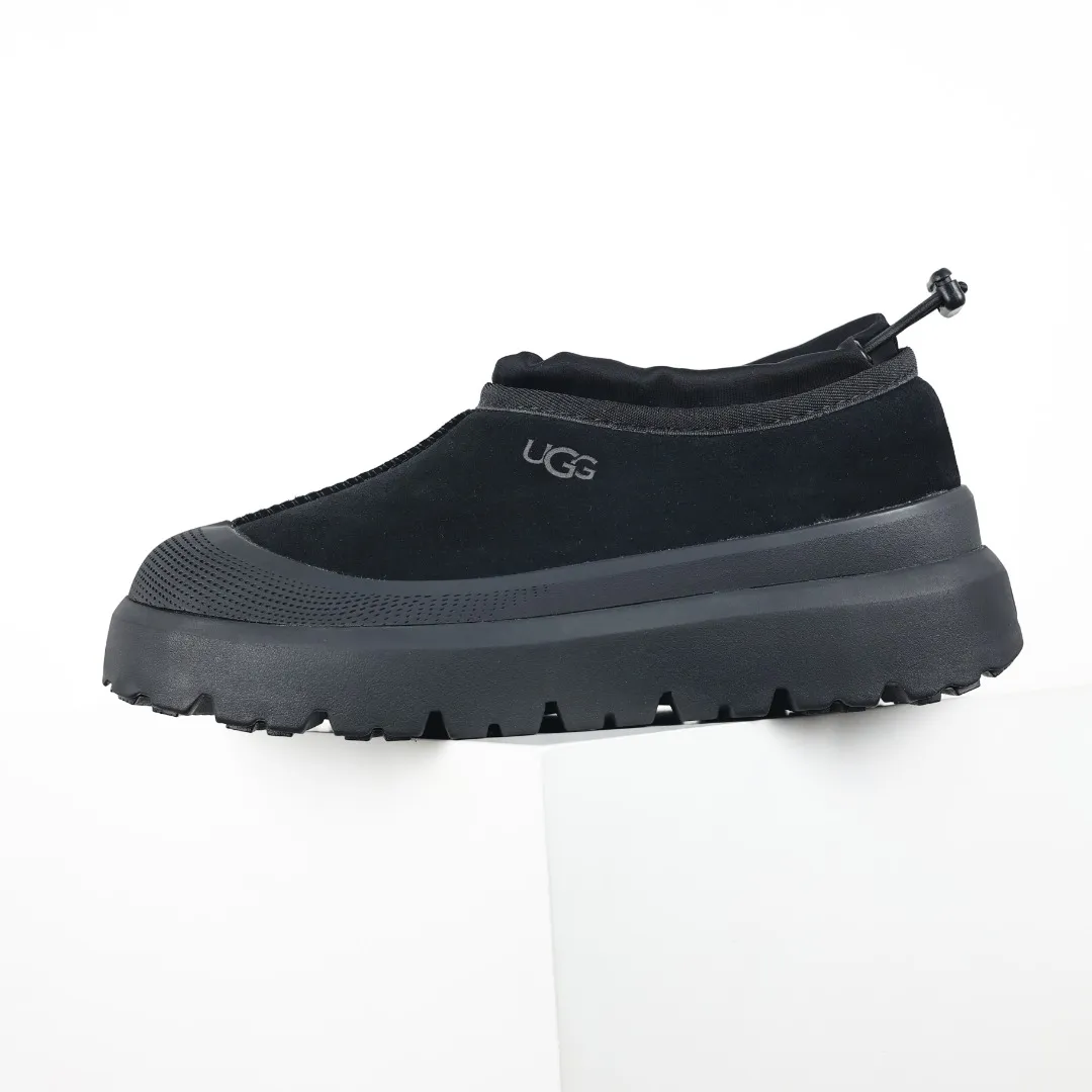 Pick up locally 💰620 Core recommendation, good price Cashmere insoles are a very suitable choice for keeping warm in winter and at home. In the new year, uug launched a series of styles, which are partial to the preferences of young consumers and have also moved to the forefront of fashion trends. Shoe body material Water-repellent coated suede upper 17mm UGGPURE™ implanted wool insole Lightweight non-slip comfortable rubber outsole With brand LOGO Trademark Comes with a full set of packaging Size: 35 36 37 38 39 40 41 42 43 44